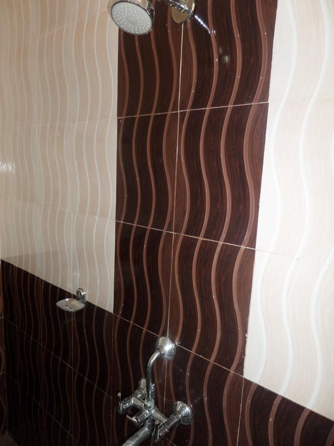 Hotel Riya-Raj Lodging Titwala Quarto foto